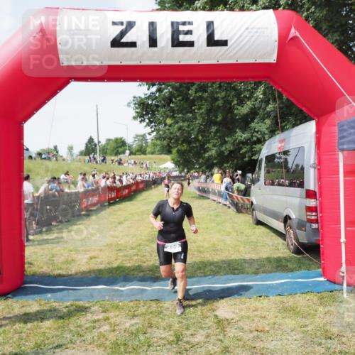 21.06.2025 - 27. Vierlanden-Triathlon MichiJ http://msf.ph/oto/8022841 15.06.2026 11:38:28 Ziel 417, 479, 499 meine-sportfotos.de