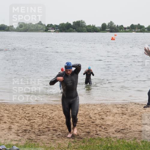 21.06.2025 - 27. Vierlanden-Triathlon MichiJ http://msf.ph/oto/8022842 15.06.2026 10:53:50 Schwimmen 650, 726 meine-sportfotos.de