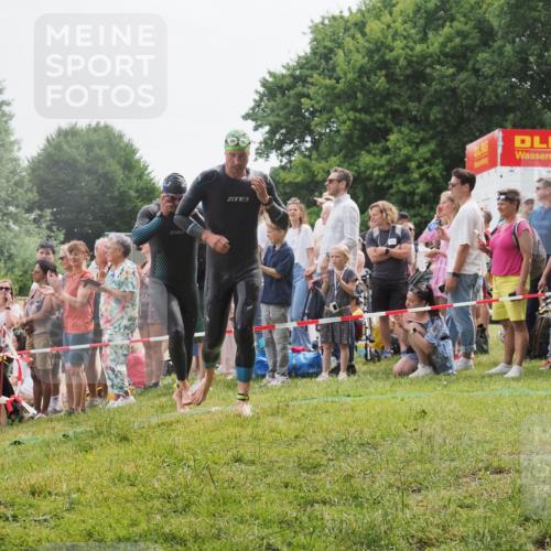 15.06.2025 - 27. Vierlanden-Triathlon KatJ http://msf.ph/oto/8022853 15.06.2025 10:55:35 Schwimmen 639, 656, 736, 740 meine-sportfotos.de
