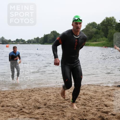 15.06.2025 - 27. Vierlanden-Triathlon Lena Gebhardt http://msf.ph/oto/8022857 15.06.2025 10:50:38 Schwimmen 753, 767 meine-sportfotos.de