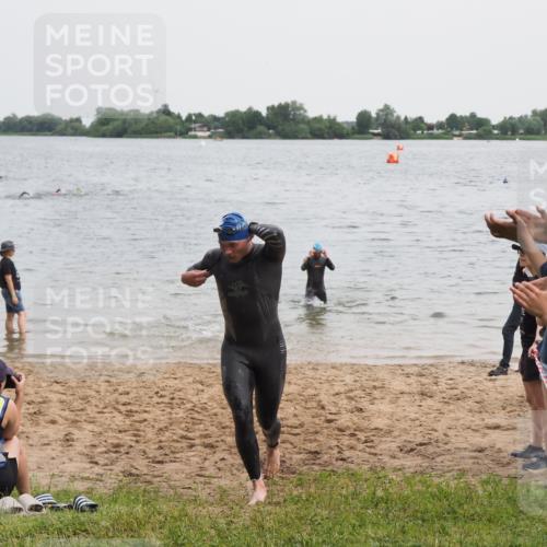 21.06.2025 - 27. Vierlanden-Triathlon MichiJ http://msf.ph/oto/8022859 15.06.2026 10:53:50 Schwimmen 650, 726 meine-sportfotos.de