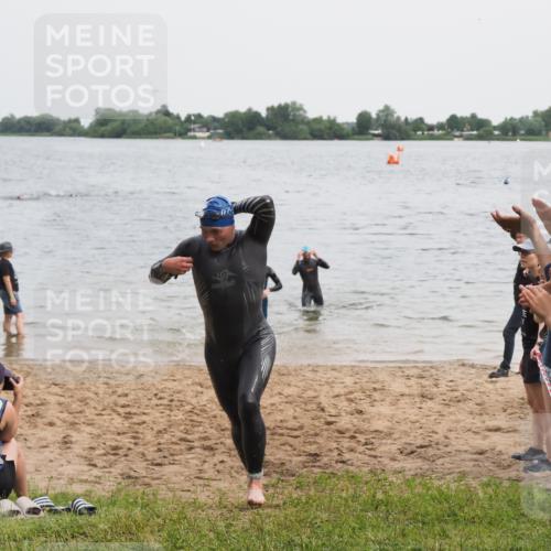 21.06.2025 - 27. Vierlanden-Triathlon MichiJ http://msf.ph/oto/8022865 15.06.2026 10:53:50 Schwimmen 650, 726 meine-sportfotos.de