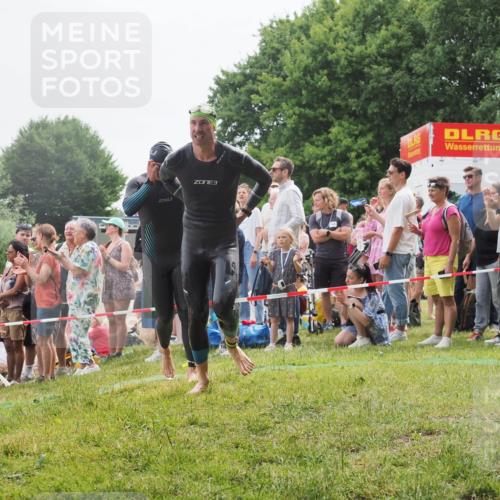 15.06.2025 - 27. Vierlanden-Triathlon KatJ http://msf.ph/oto/8022866 15.06.2025 10:55:35 Schwimmen 639, 656, 736, 740 meine-sportfotos.de