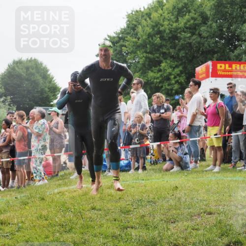 15.06.2025 - 27. Vierlanden-Triathlon KatJ http://msf.ph/oto/8022872 15.06.2025 10:55:36 Schwimmen 639, 656, 736, 740 meine-sportfotos.de