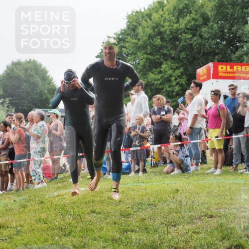 15.06.2025 - 27. Vierlanden-Triathlon KatJ http://msf.ph/oto/8022877 15.06.2025 10:55:36 Schwimmen 639, 656, 736, 740 meine-sportfotos.de