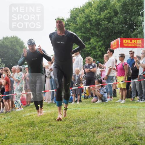 15.06.2025 - 27. Vierlanden-Triathlon KatJ http://msf.ph/oto/8022889 15.06.2025 10:55:36 Schwimmen 639, 656, 736, 740 meine-sportfotos.de