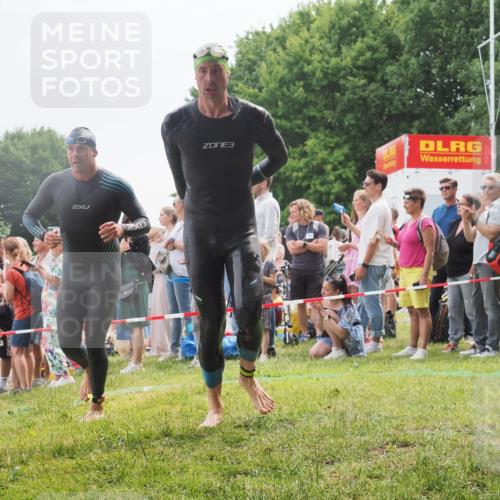 15.06.2025 - 27. Vierlanden-Triathlon KatJ http://msf.ph/oto/8022906 15.06.2025 10:55:36 Schwimmen 639, 656, 736, 740 meine-sportfotos.de
