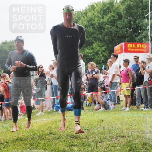15.06.2025 - 27. Vierlanden-Triathlon KatJ http://msf.ph/oto/8022912 15.06.2025 10:55:36 Schwimmen 639, 656, 736, 740 meine-sportfotos.de