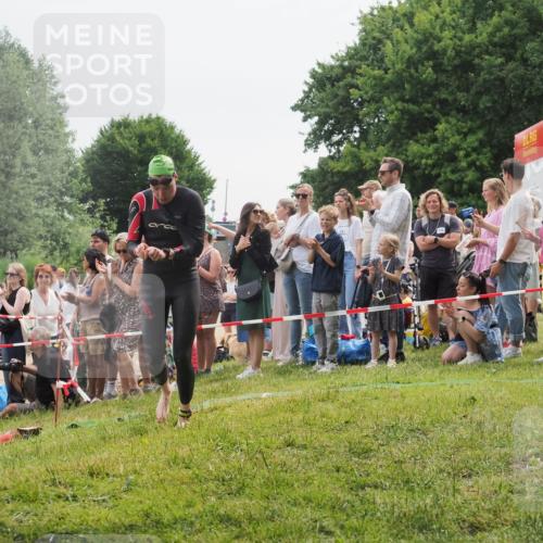 15.06.2025 - 27. Vierlanden-Triathlon KatJ http://msf.ph/oto/8022970 15.06.2025 10:55:40 Schwimmen 639, 656, 712, 736 meine-sportfotos.de