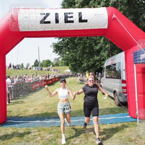 21.06.2025 - 27. Vierlanden-Triathlon MichiJ http://msf.ph/oto/8022978 15.06.2026 11:38:41 Ziel 618 meine-sportfotos.de