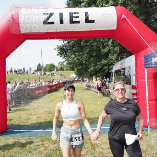 21.06.2025 - 27. Vierlanden-Triathlon MichiJ http://msf.ph/oto/8022998 15.06.2026 11:38:42 Ziel 618 meine-sportfotos.de