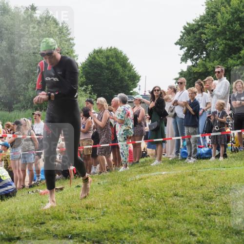 15.06.2025 - 27. Vierlanden-Triathlon KatJ http://msf.ph/oto/8023006 15.06.2025 10:55:41 Schwimmen 639, 656, 712, 736 meine-sportfotos.de