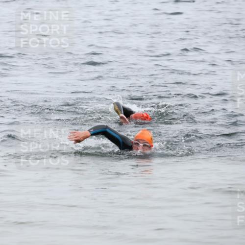 15.06.2025 - 27. Vierlanden-Triathlon Lena Gebhardt http://msf.ph/oto/8023010 15.06.2025 10:52:02 Schwimmen 693 meine-sportfotos.de