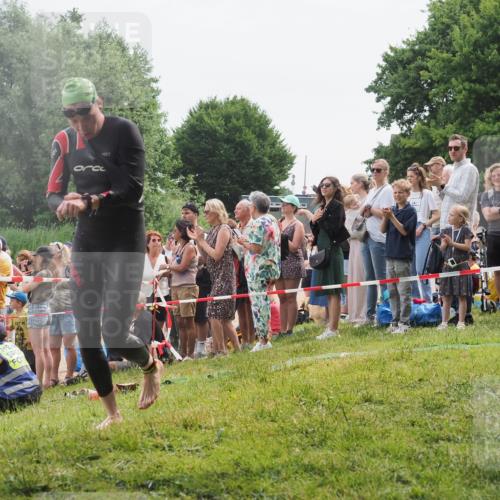 15.06.2025 - 27. Vierlanden-Triathlon KatJ http://msf.ph/oto/8023014 15.06.2025 10:55:41 Schwimmen 639, 656, 712, 736 meine-sportfotos.de