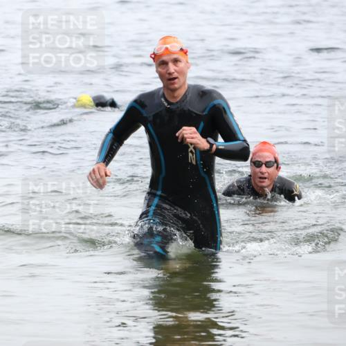 15.06.2025 - 27. Vierlanden-Triathlon Lena Gebhardt http://msf.ph/oto/8023019 15.06.2025 10:52:06 Schwimmen 693 meine-sportfotos.de