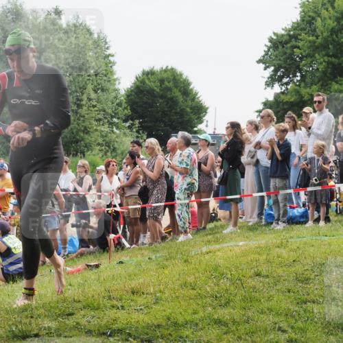 15.06.2025 - 27. Vierlanden-Triathlon KatJ http://msf.ph/oto/8023028 15.06.2025 10:55:41 Schwimmen 639, 656, 712, 736 meine-sportfotos.de