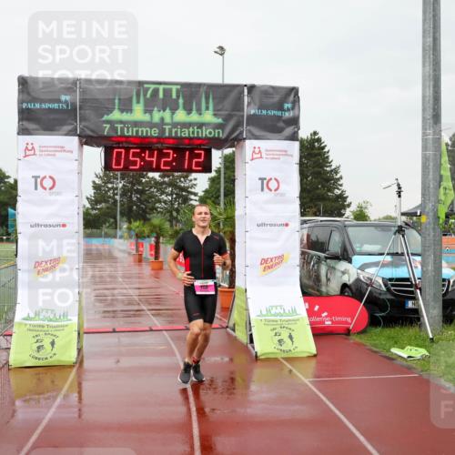 15.06.2025 - 7 Türme Triathlon Michael Strokosch http://msf.ph/oto/8023034 15.06.2025 15:42:11 Ziel 208 meine-sportfotos.de