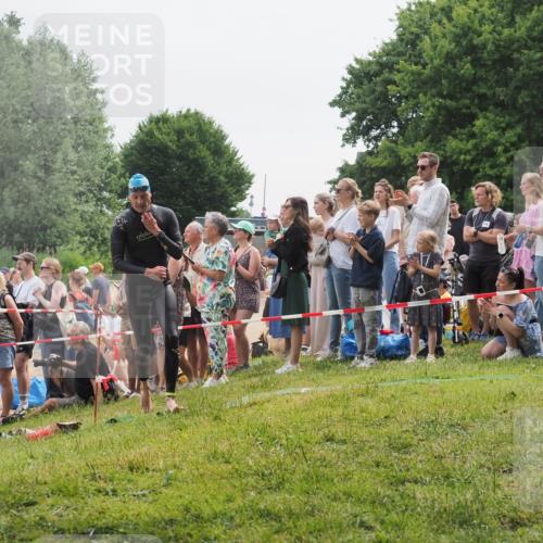 15.06.2025 - 27. Vierlanden-Triathlon KatJ http://msf.ph/oto/8023047 15.06.2025 10:55:45 Schwimmen 639, 712, 736 meine-sportfotos.de