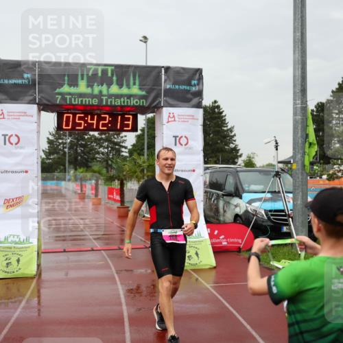15.06.2025 - 7 Türme Triathlon Michael Strokosch http://msf.ph/oto/8023064 15.06.2025 15:42:12 Ziel 208 meine-sportfotos.de