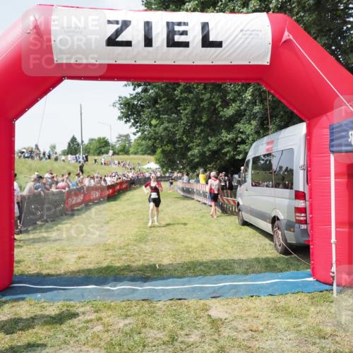 21.06.2025 - 27. Vierlanden-Triathlon MichiJ http://msf.ph/oto/8023069 15.06.2026 11:38:49 Ziel 594 meine-sportfotos.de