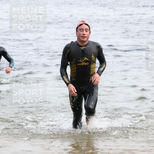 15.06.2025 - 27. Vierlanden-Triathlon Lena Gebhardt http://msf.ph/oto/8023097 15.06.2025 10:52:14 Schwimmen 652, 693, 759 meine-sportfotos.de
