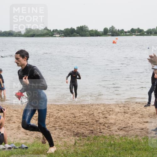 21.06.2025 - 27. Vierlanden-Triathlon MichiJ http://msf.ph/oto/8023137 15.06.2026 10:53:55 Schwimmen 650, 726, 757 meine-sportfotos.de