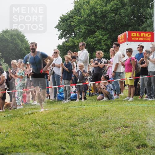 15.06.2025 - 27. Vierlanden-Triathlon KatJ http://msf.ph/oto/8023145 15.06.2025 10:55:59 Schwimmen 683 meine-sportfotos.de