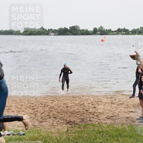 21.06.2025 - 27. Vierlanden-Triathlon MichiJ http://msf.ph/oto/8023151 15.06.2026 10:53:55 Schwimmen 650, 726, 757 meine-sportfotos.de