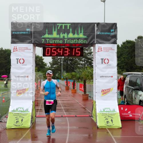 15.06.2025 - 7 Türme Triathlon Michael Strokosch http://msf.ph/oto/8023159 15.06.2025 15:43:15 Ziel  meine-sportfotos.de