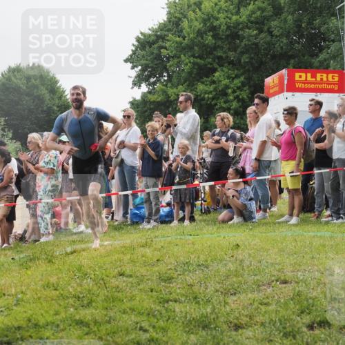 15.06.2025 - 27. Vierlanden-Triathlon KatJ http://msf.ph/oto/8023160 15.06.2025 10:55:59 Schwimmen 683 meine-sportfotos.de