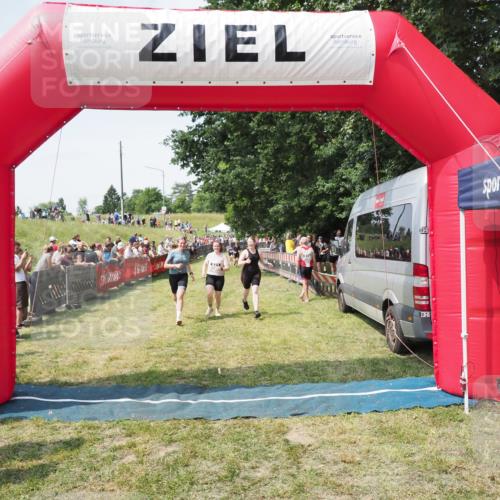 21.06.2025 - 27. Vierlanden-Triathlon MichiJ http://msf.ph/oto/8023167 15.06.2026 11:39:08 Ziel 621 meine-sportfotos.de