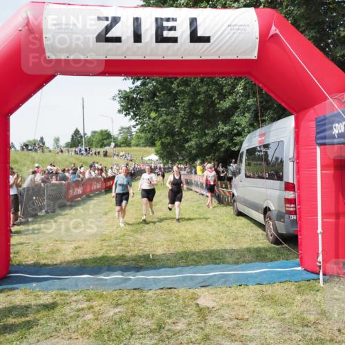 21.06.2025 - 27. Vierlanden-Triathlon MichiJ http://msf.ph/oto/8023176 15.06.2026 11:39:08 Ziel 621 meine-sportfotos.de