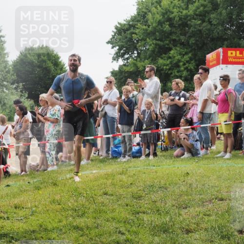 15.06.2025 - 27. Vierlanden-Triathlon KatJ http://msf.ph/oto/8023178 15.06.2025 10:55:59 Schwimmen 683 meine-sportfotos.de