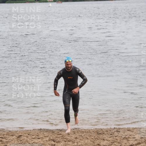 21.06.2025 - 27. Vierlanden-Triathlon MichiJ http://msf.ph/oto/8023185 15.06.2026 10:53:56 Schwimmen 650, 726, 757 meine-sportfotos.de