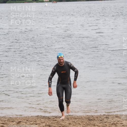 21.06.2025 - 27. Vierlanden-Triathlon MichiJ http://msf.ph/oto/8023188 15.06.2026 10:53:56 Schwimmen 650, 726, 757 meine-sportfotos.de