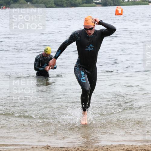 15.06.2025 - 27. Vierlanden-Triathlon Lena Gebhardt http://msf.ph/oto/8023199 15.06.2025 10:52:19 Schwimmen 652, 682, 693, 759 meine-sportfotos.de