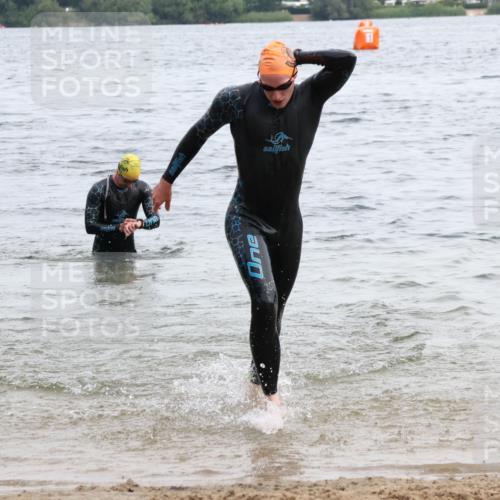 15.06.2025 - 27. Vierlanden-Triathlon Lena Gebhardt http://msf.ph/oto/8023206 15.06.2025 10:52:19 Schwimmen 652, 682, 693, 759 meine-sportfotos.de