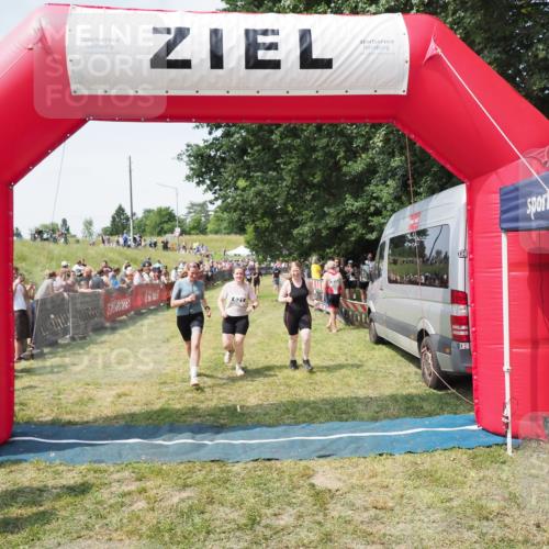 21.06.2025 - 27. Vierlanden-Triathlon MichiJ http://msf.ph/oto/8023207 15.06.2026 11:39:08 Ziel 621 meine-sportfotos.de