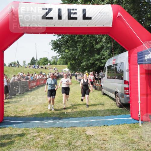 21.06.2025 - 27. Vierlanden-Triathlon MichiJ http://msf.ph/oto/8023226 15.06.2026 11:39:09 Ziel 621 meine-sportfotos.de