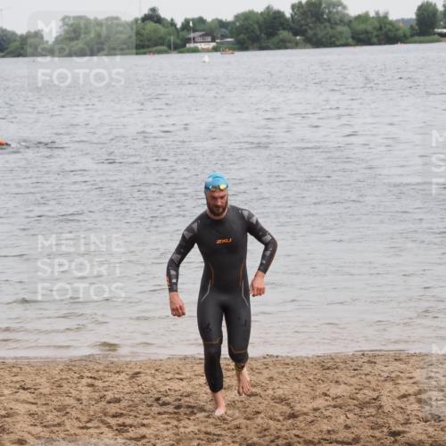 21.06.2025 - 27. Vierlanden-Triathlon MichiJ http://msf.ph/oto/8023229 15.06.2026 10:53:58 Schwimmen 650, 757 meine-sportfotos.de