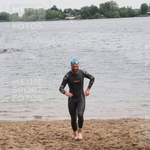 21.06.2025 - 27. Vierlanden-Triathlon MichiJ http://msf.ph/oto/8023235 15.06.2026 10:53:58 Schwimmen 650, 757 meine-sportfotos.de