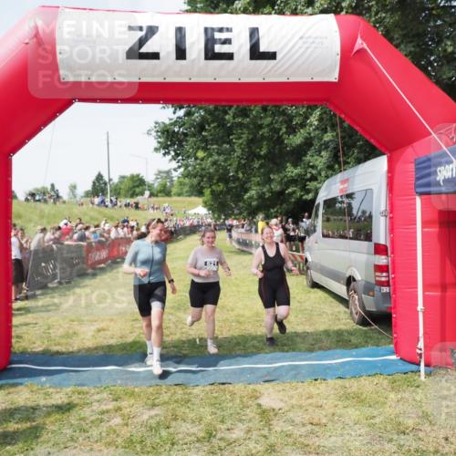21.06.2025 - 27. Vierlanden-Triathlon MichiJ http://msf.ph/oto/8023241 15.06.2026 11:39:09 Ziel 621 meine-sportfotos.de