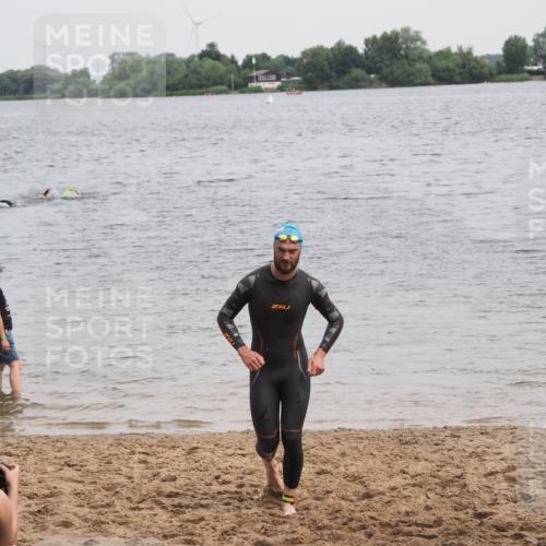 21.06.2025 - 27. Vierlanden-Triathlon MichiJ http://msf.ph/oto/8023246 15.06.2026 10:53:58 Schwimmen 650, 757 meine-sportfotos.de