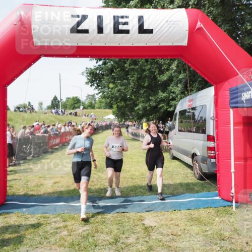 21.06.2025 - 27. Vierlanden-Triathlon MichiJ http://msf.ph/oto/8023250 15.06.2026 11:39:09 Ziel 621 meine-sportfotos.de