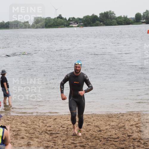 21.06.2025 - 27. Vierlanden-Triathlon MichiJ http://msf.ph/oto/8023252 15.06.2026 10:53:58 Schwimmen 650, 757 meine-sportfotos.de