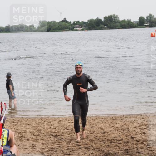 21.06.2025 - 27. Vierlanden-Triathlon MichiJ http://msf.ph/oto/8023260 15.06.2026 10:53:58 Schwimmen 650, 757 meine-sportfotos.de