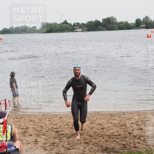 21.06.2025 - 27. Vierlanden-Triathlon MichiJ http://msf.ph/oto/8023264 15.06.2026 10:53:58 Schwimmen 650, 757 meine-sportfotos.de
