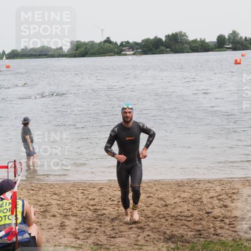 21.06.2025 - 27. Vierlanden-Triathlon MichiJ http://msf.ph/oto/8023268 15.06.2026 10:53:58 Schwimmen 650, 757 meine-sportfotos.de