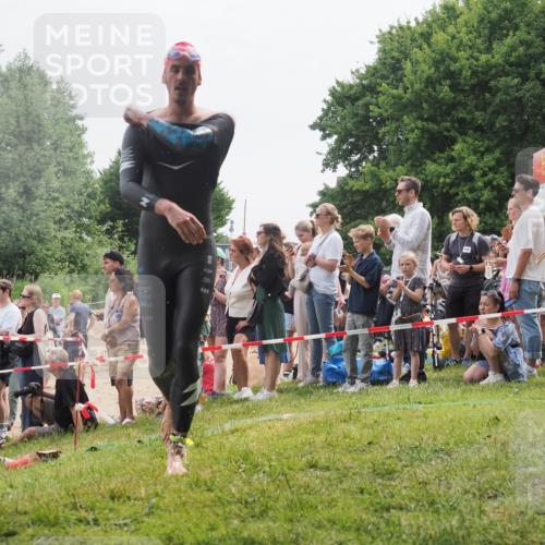 15.06.2025 - 27. Vierlanden-Triathlon KatJ http://msf.ph/oto/8023275 15.06.2025 10:56:08 Schwimmen 683, 702, 733 meine-sportfotos.de