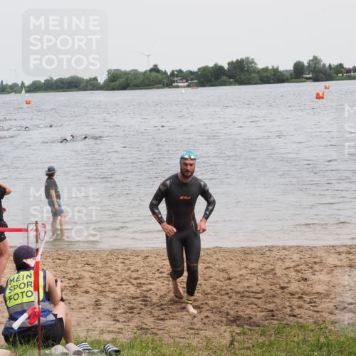 21.06.2025 - 27. Vierlanden-Triathlon MichiJ http://msf.ph/oto/8023288 15.06.2026 10:53:59 Schwimmen 650, 757 meine-sportfotos.de